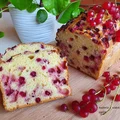 Szybkie ciasto z twarogiem i porzeczkami.