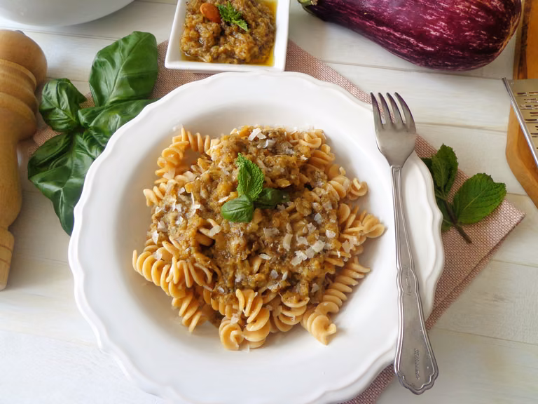 Makaron z pesto z bakłażana