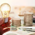 Firmy energetyczne o obniżonych rachunkach za prąd. Nawet 125 zł zwrotu!