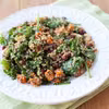 Sałatka z batatami, kaszą quinoa i szpinakiem