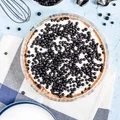Tarta z bitą śmietaną i jagodami