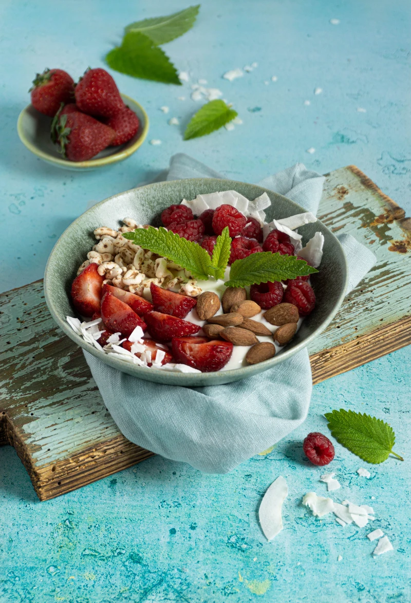Jogurt z malinami i truskawkami, czyli zdrowe śniadanie