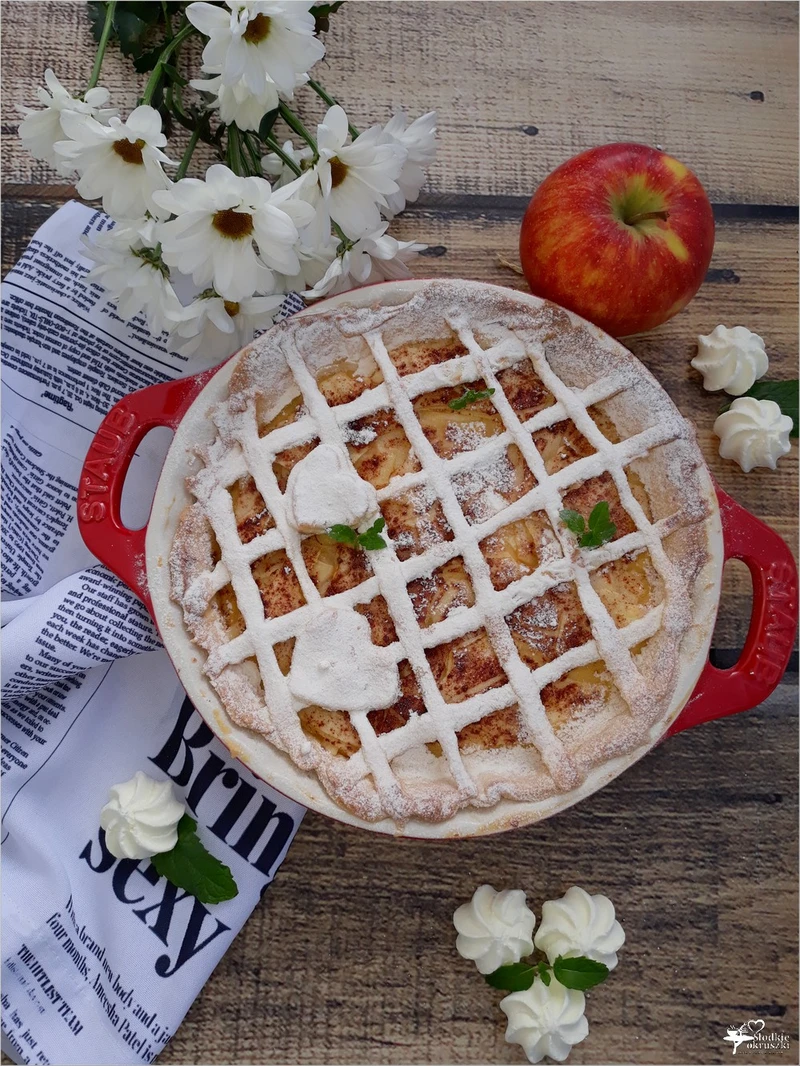 Tarta z budyniem i jabłkami