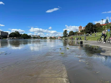 Stan Wisły coraz groźniejszy! Kraków ogłasza pogotowie przeciwpowodziowe!