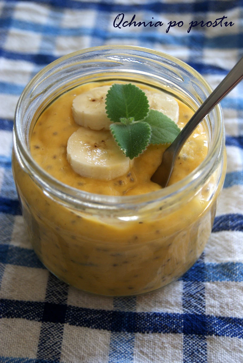 Jogurtowy deser z mango i bananem