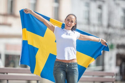 Zakaz noszenia maseczek w szwedzkich miastach. Dlaczego go wprowadzono?