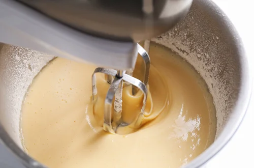 Dlaczego sernik nie lubi długiego miksowania? Oto, co się wtedy dzieje