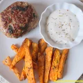 Kotlety z indyka z pieczarkami i pieczonymi batatami - 339 kcal