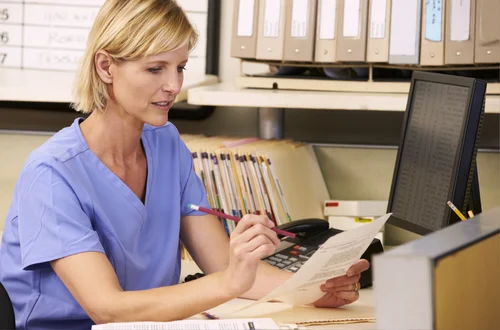 Dodatkowe 900 zł do wypłaty w październiku! Ta grupa pracowników niestety nie dostanie dodatku z automatu