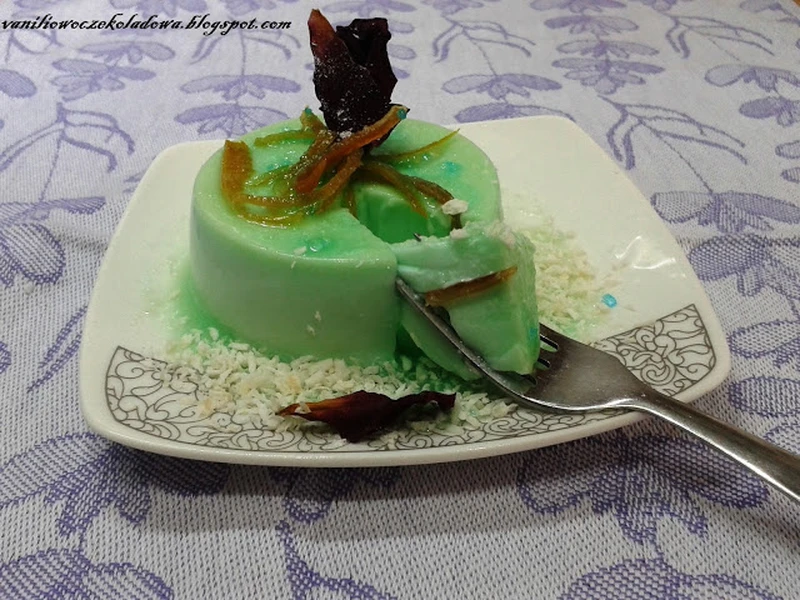 Panna cotta pomarańczowa z likierem blue curacao