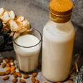 Przepis na domowe mleko migdałowe
