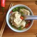 Pomysł na resztki kurczaka: zupa won ton