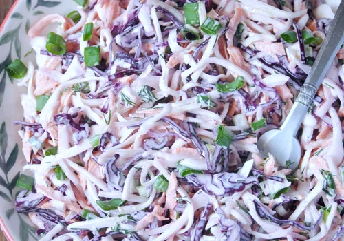 Coleslaw z białej i czerwonej kapusty