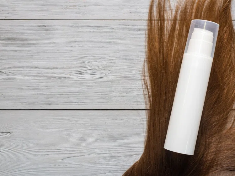 Zdjęcie Chcesz poprawić skuteczność suchego szamponu? Poznaj na to nasz prosty trik! #1