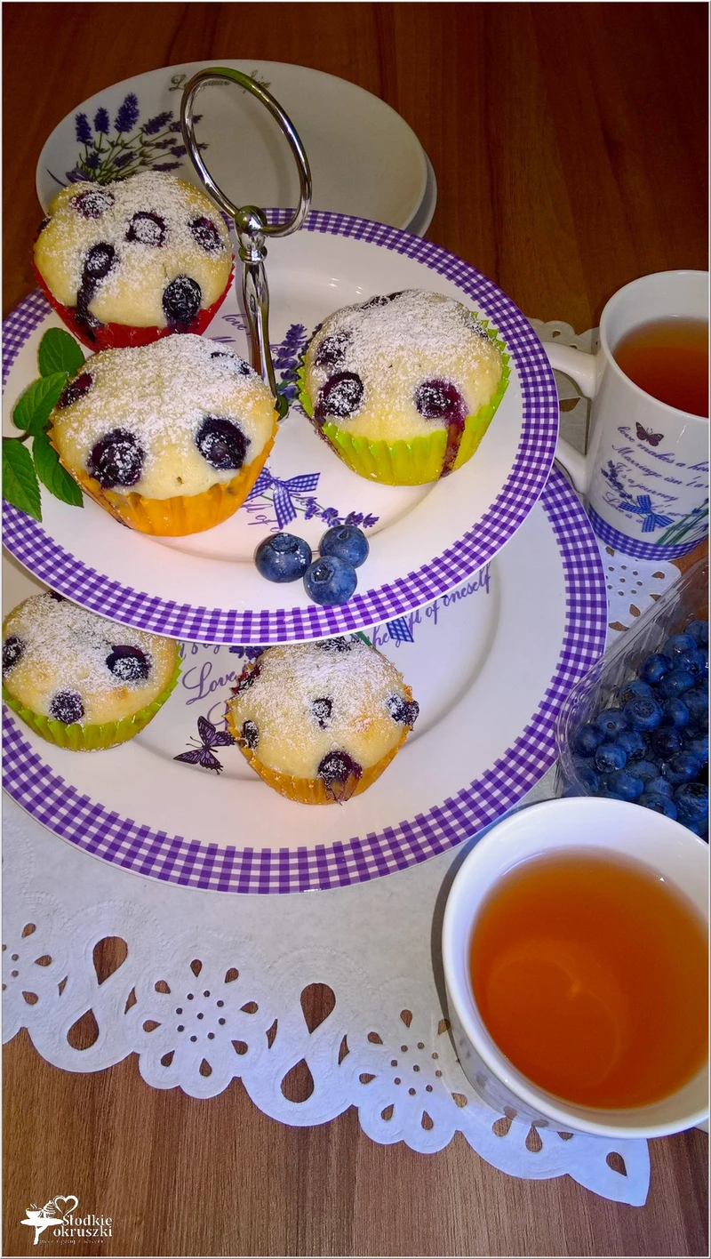 Babeczki w borówkowe kropeczki