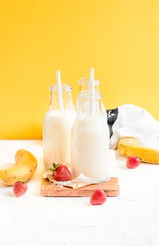 Mleczny koktajl z wodą kokosową i bananem