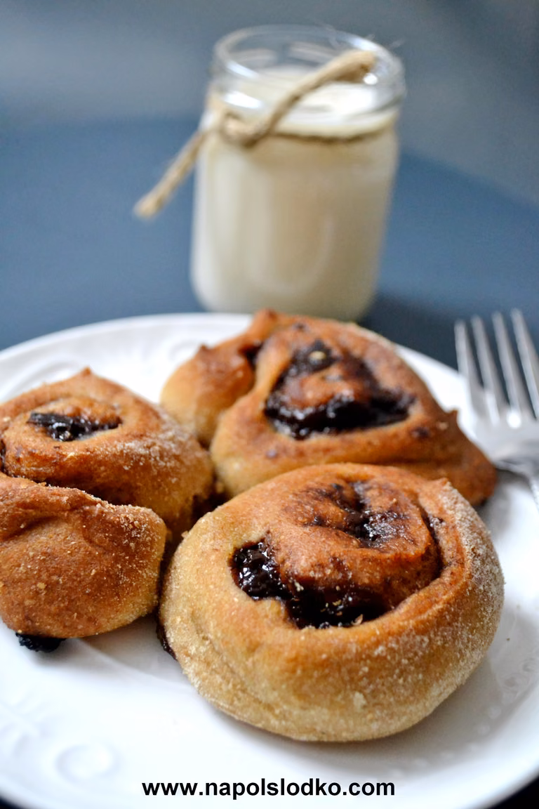 Cynamonowe bułeczki z mąki pełnoziarnistej bez cukru (cinammon rolls)
