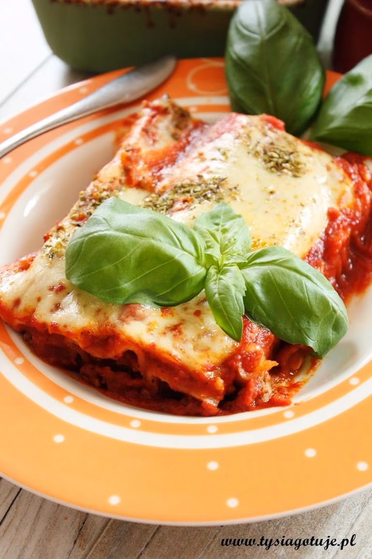 Cannelloni z mięsem mielonym i sosem