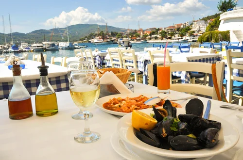 10 rzeczy, które musisz spróbować, jadąc do Grecji! Nie przegap ich w restauracji!