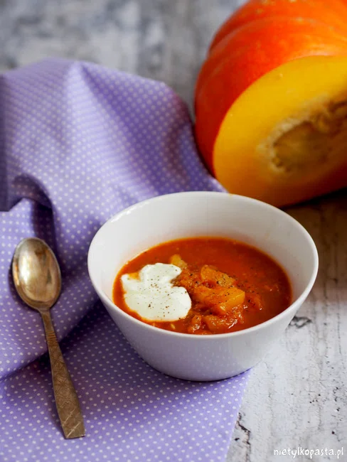 Zupa dyniowa z pomidorami