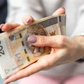 Pracownicy zarobią o 642 zł więcej! Minimalne wynagrodzenie i stawka godzinowa NA RĘKĘ w 2024 roku