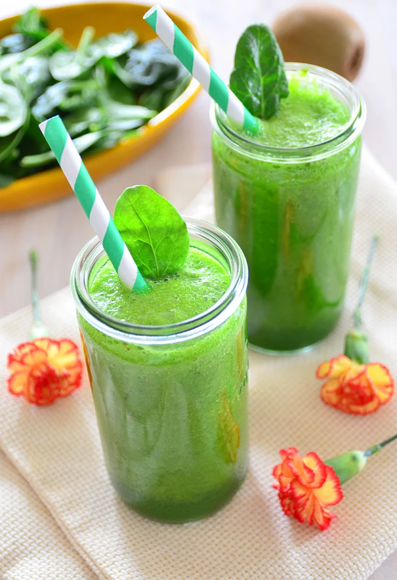 Zielone smoothie ze szpinakiem i kiwi