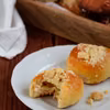 Bułeczki drożdżowe z nadzieniem i kruszonką - food²