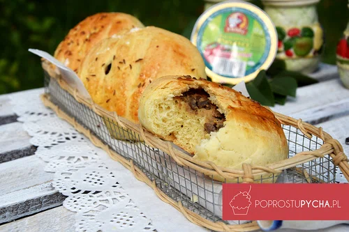 Drożdżowe bułeczki pasztetowo- pieczarkowe