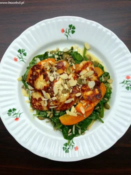 Sałatka z grillowanym serem halloumi