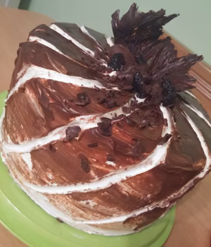 Tort czekoladowy z owocową nutą