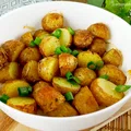 Młode ziemniaki pieczone w ziołach i miodzie