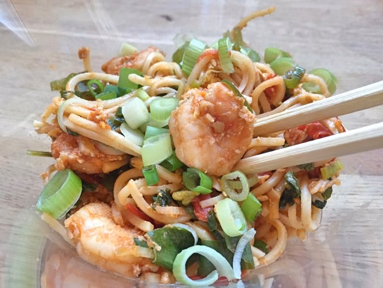 Piątek: Stir fry z krewetkami i pomidorem