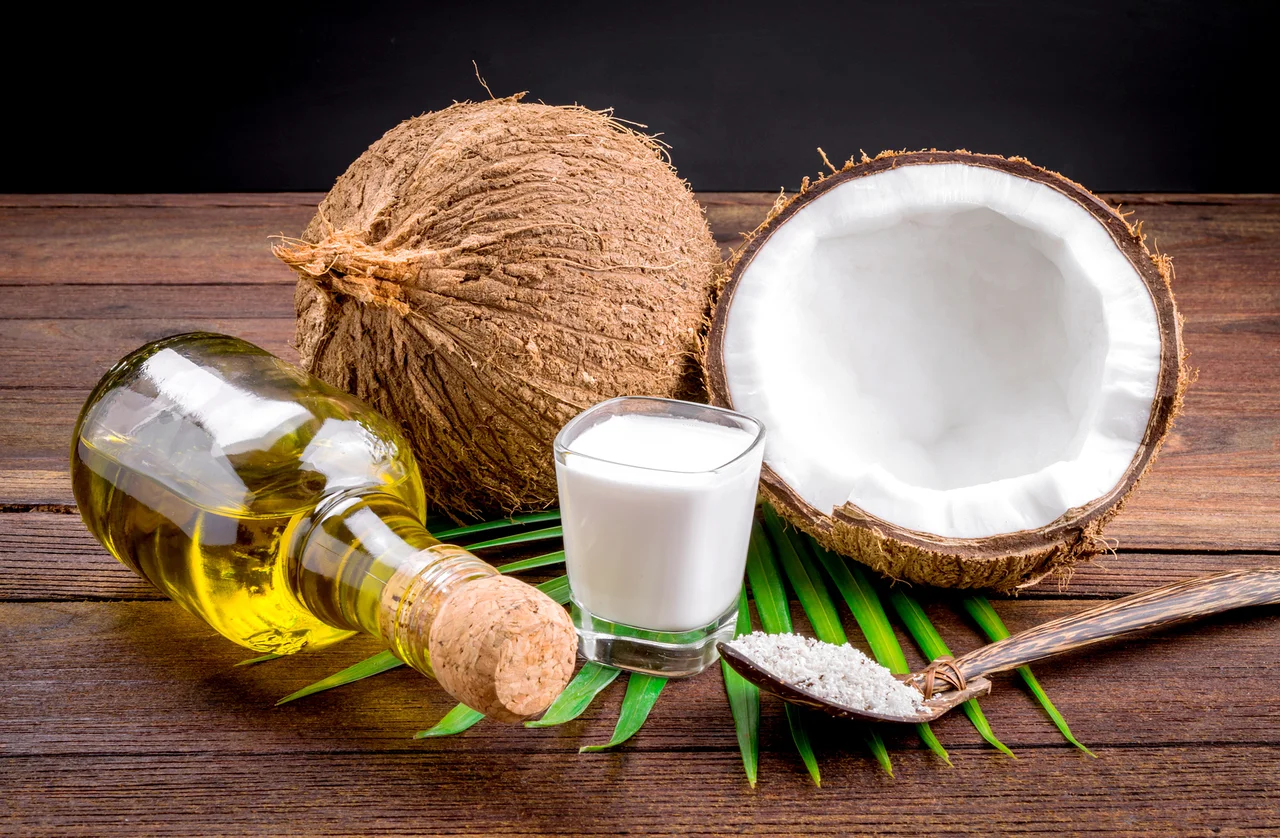 10 niezawodnych urodowych trików z wykorzystaniem oleju kokosowego