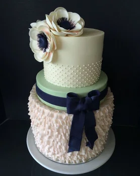 Tort biało-granatowy