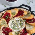Grillowany camembert z borówkami