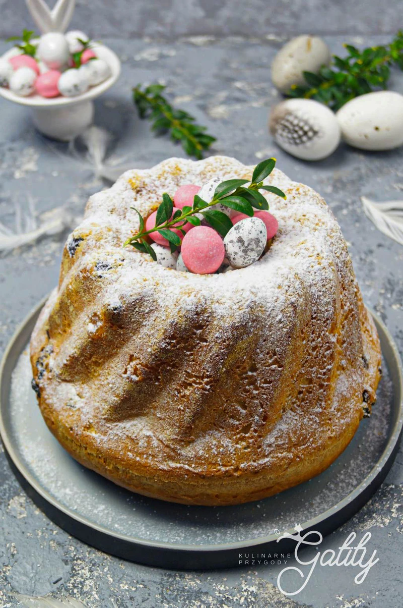 Drożdżowa babka  z bakaliami