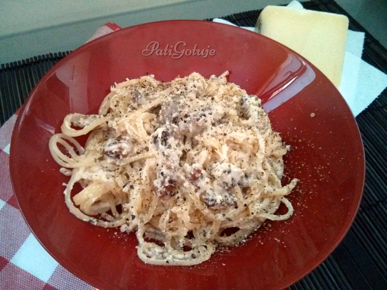 Makaron z boczkiem a’la carbonara