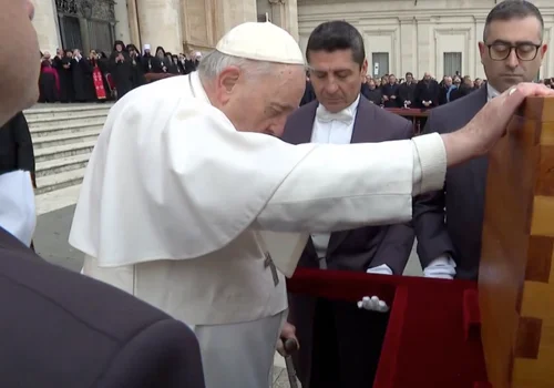 Papież Franciszek wciąż przebywa w szpitalu. Doszło do nagłego pogorszenia stanu zdrowia