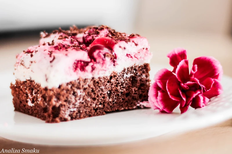 Ciasto czekoladowe z wiśniami i mascarpone