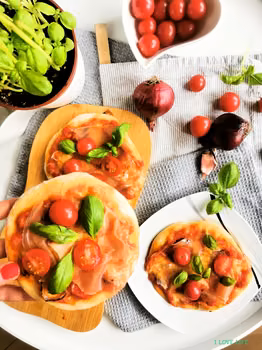 Pizzerinki z szynką parmeńską - I LOVE LIFE