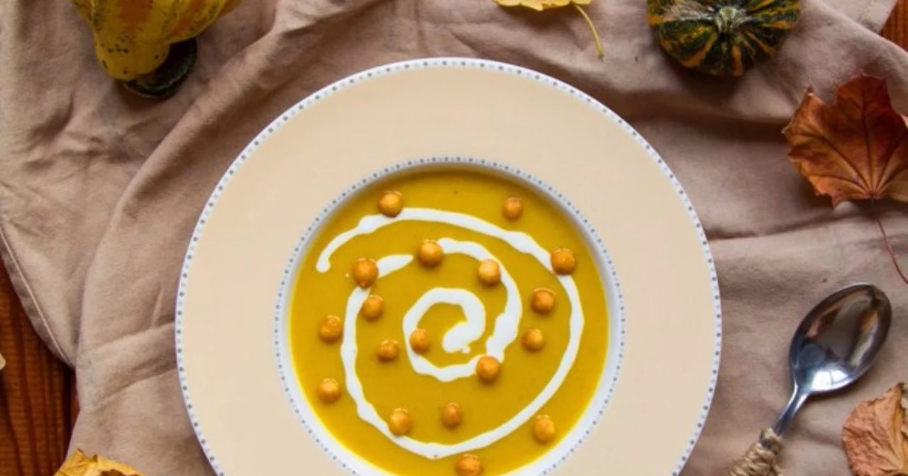 Rozgrzewająca zupa krem z pieczonej dyni