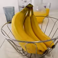 Koniecznie zrób to przed obraniem banana! Dodatek jednej łyżki tego proszku zamieni wszystko!