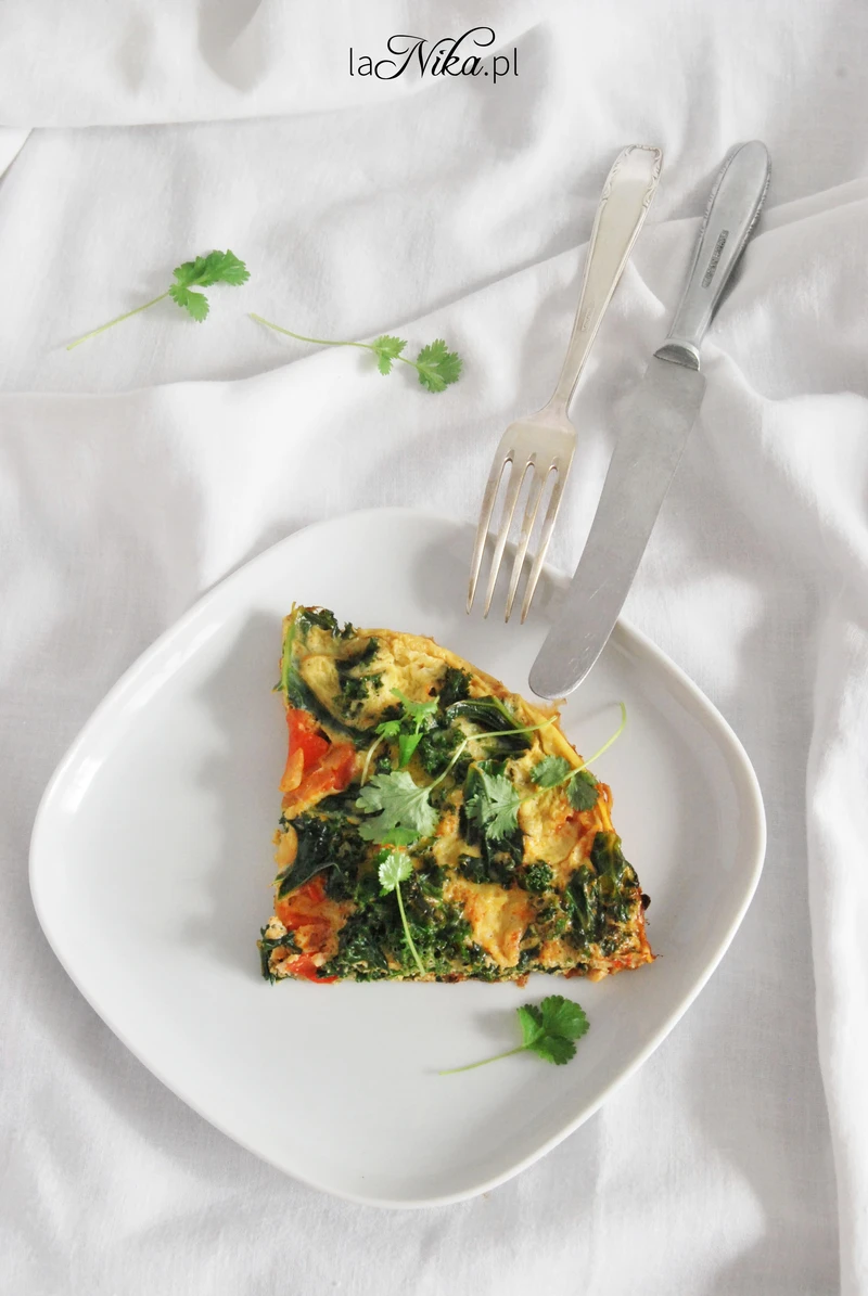 Omlet z jarmużem i papryką