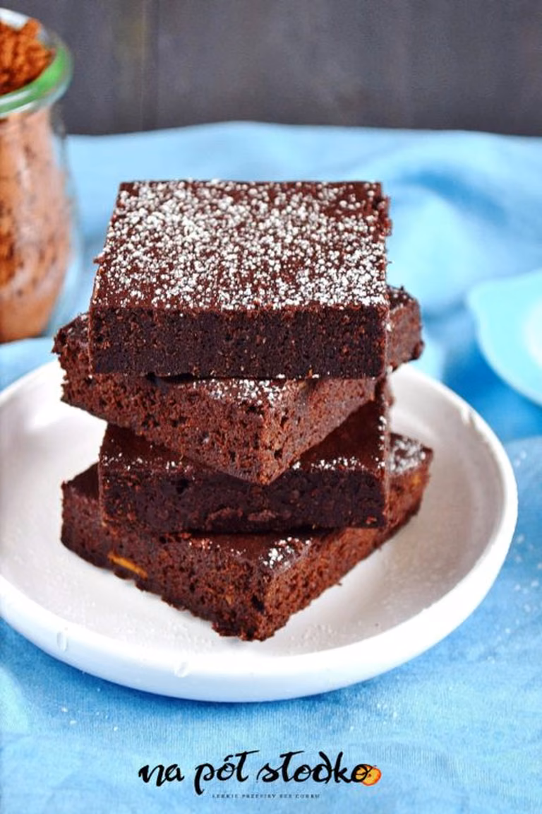 Razowe brownie z batat bez cukru i mleka