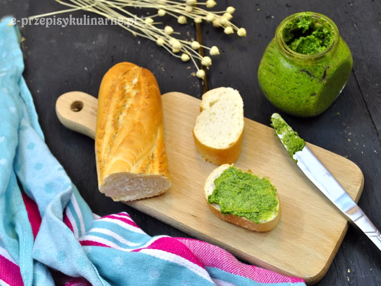PESTO Z JARMUŻU I PIETRUSZKI