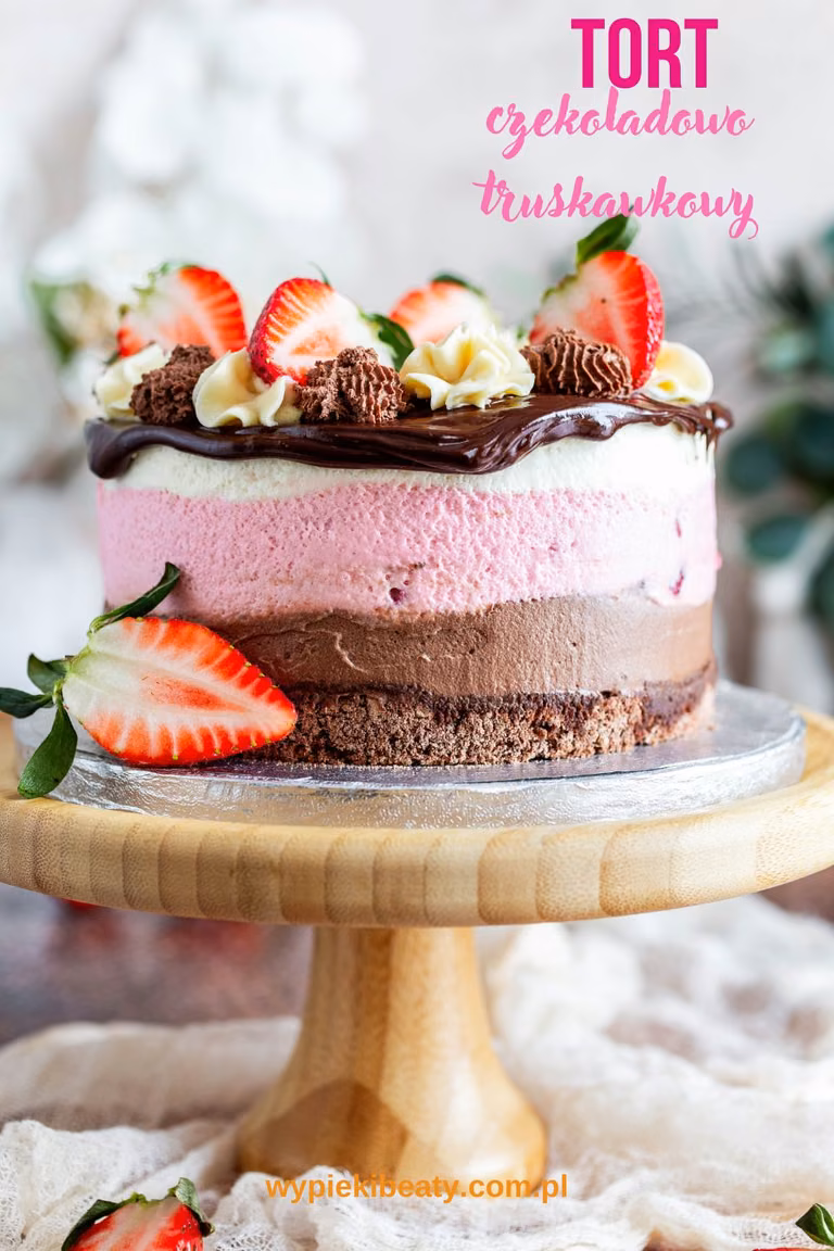 Tort czekoladowo-truskawkowy