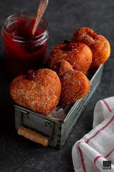 Walentynkowe pączki serca z malinami
