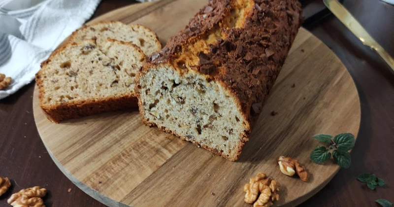 Chlebek bananowy z orzechami