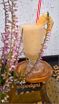 Jabłkowo-gruszkowe smoothie na wodzie kokosowej