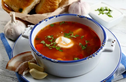 Jak pozbyć się nadmiaru tłuszczu z zupy?